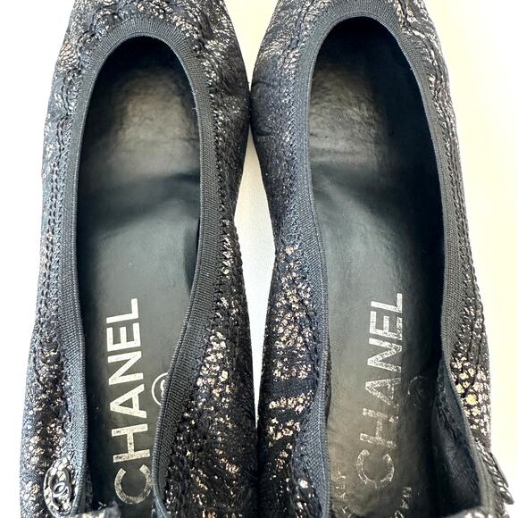 CHANEL Black Gold Metallic Cap Toe Stretchy Block Heel Pumps IT 40 - Picture 12 of 16